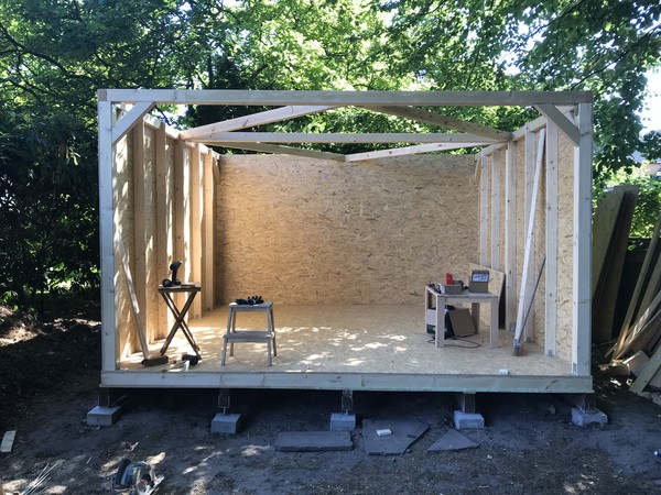 The insulated back wall is done, the side walls take shape