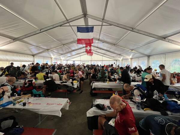 Lots of runners had supporters here and chose to spend some time