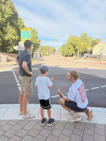 Mathias explaining Solar Hill to his nephew — maybe he’ll someday bike up here as well, who knows!