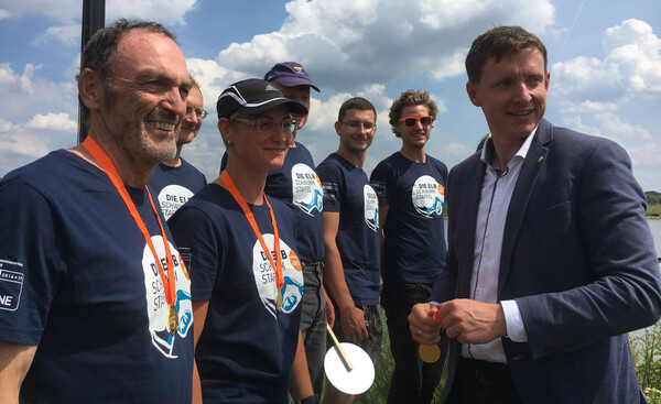 But first, we all got medals by a mayor of nearby village Tangerhütte, for whom this was a worthy use of his time. Small towns, small problems.