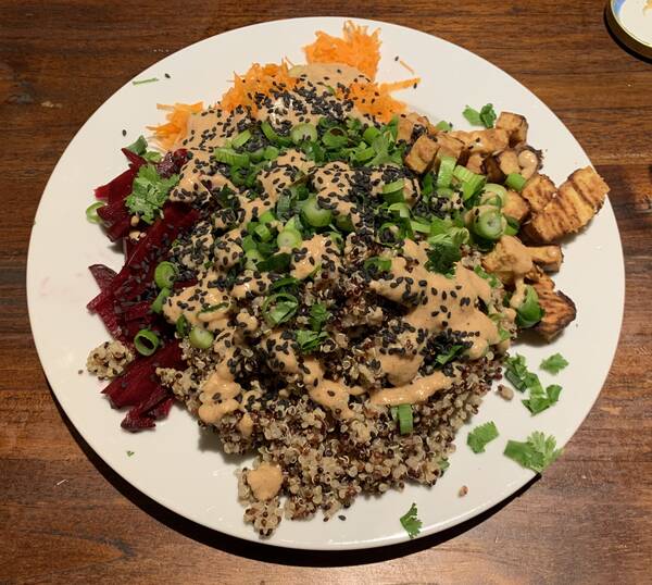 Beetroot, carrots, tofu, quinoa, peanut-based sauce, spring onions, black sesame, cilantro – after eating things like these I always feel stronger and better
