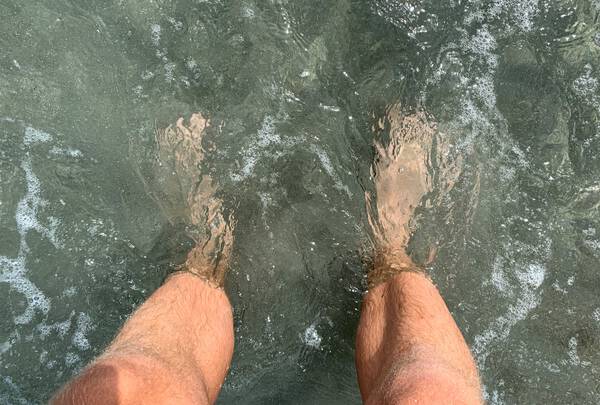 Cooling off the feet in the Pacific