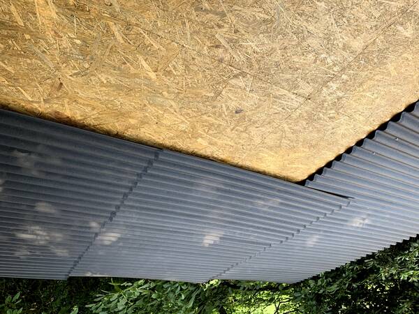 So this is my new idea. Wavy Bitumen sheets instead of the metal before.