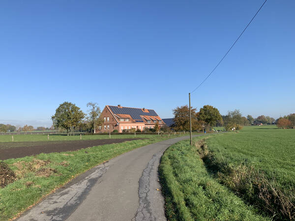 What do you do if you’re a German farmer and have a big house? Put solar on top, if you’re smart!